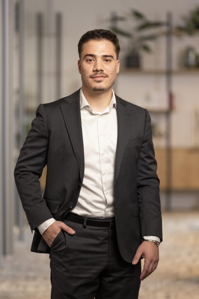 A. (Adem) Akyol - Assistent-accountant